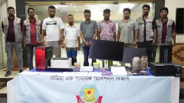 প্রধানমন্ত্রীসহ উচ্চপদস্থ কর্মকর্তাদের সিল-স্বাক্ষর জাল করে প্রতারণা, ডিবির অভিযানে গ্রেপ্তার ৫